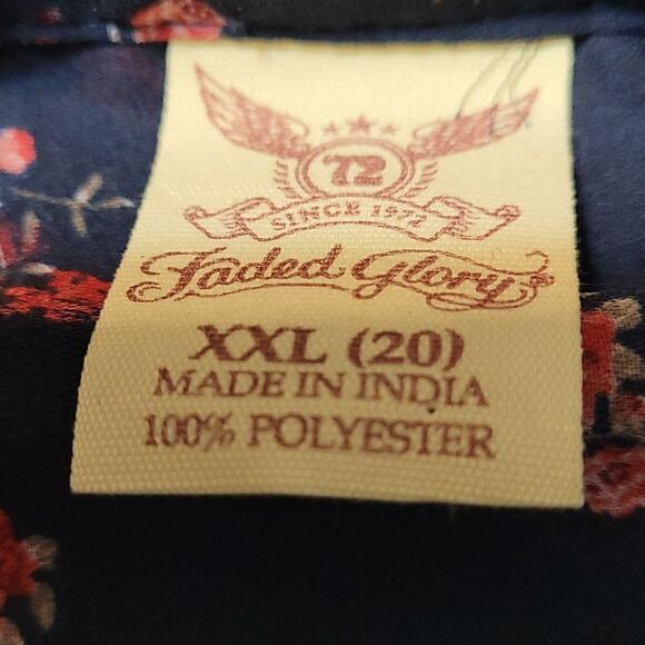 Beautiful navy red floral button up Blouse - Picture 4 of 6